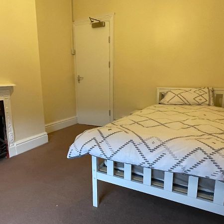 Rooms In A Victorian Comfortable 4-Bedroom House In Milton Keynes Rooms Not En-Suites Wolverton  Экстерьер фото