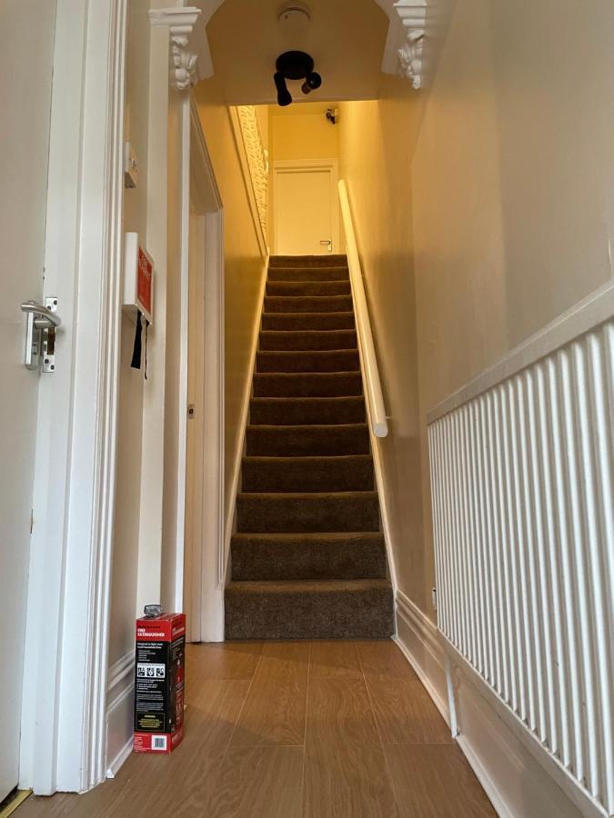 Rooms In A Victorian Comfortable 4-Bedroom House In Milton Keynes Rooms Not En-Suites Wolverton  Экстерьер фото
