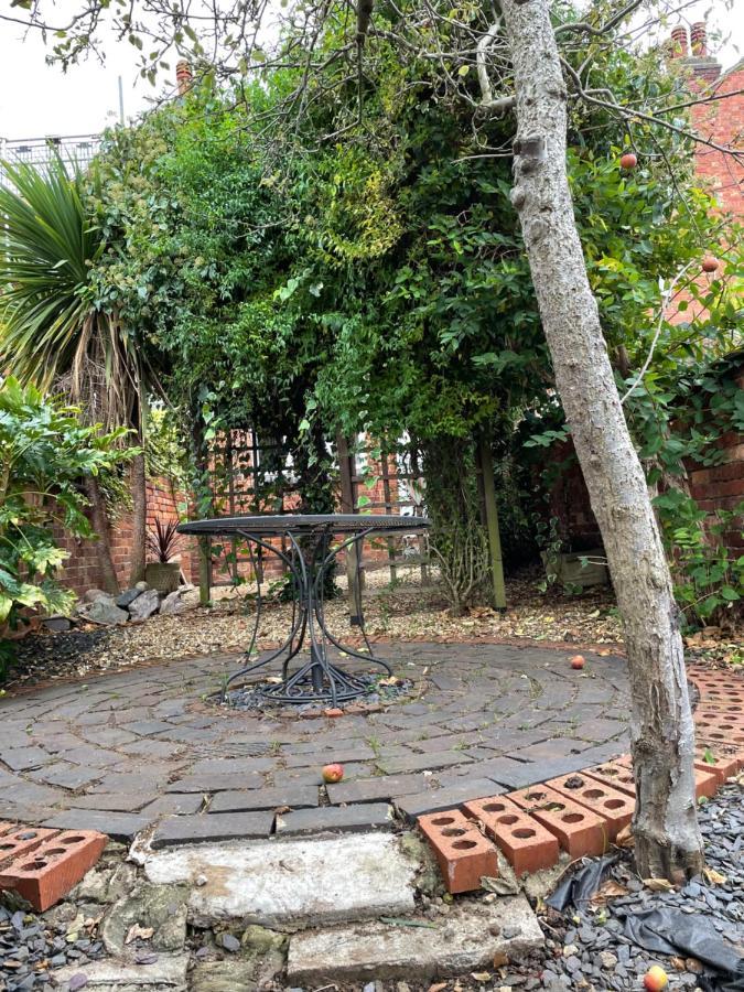 Rooms In A Victorian Comfortable 4-Bedroom House In Milton Keynes Rooms Not En-Suites Wolverton  Экстерьер фото