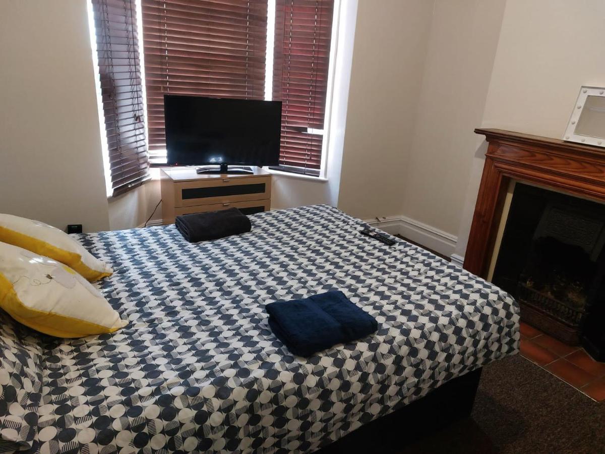 Rooms In A Victorian Comfortable 4-Bedroom House In Milton Keynes Rooms Not En-Suites Wolverton  Экстерьер фото