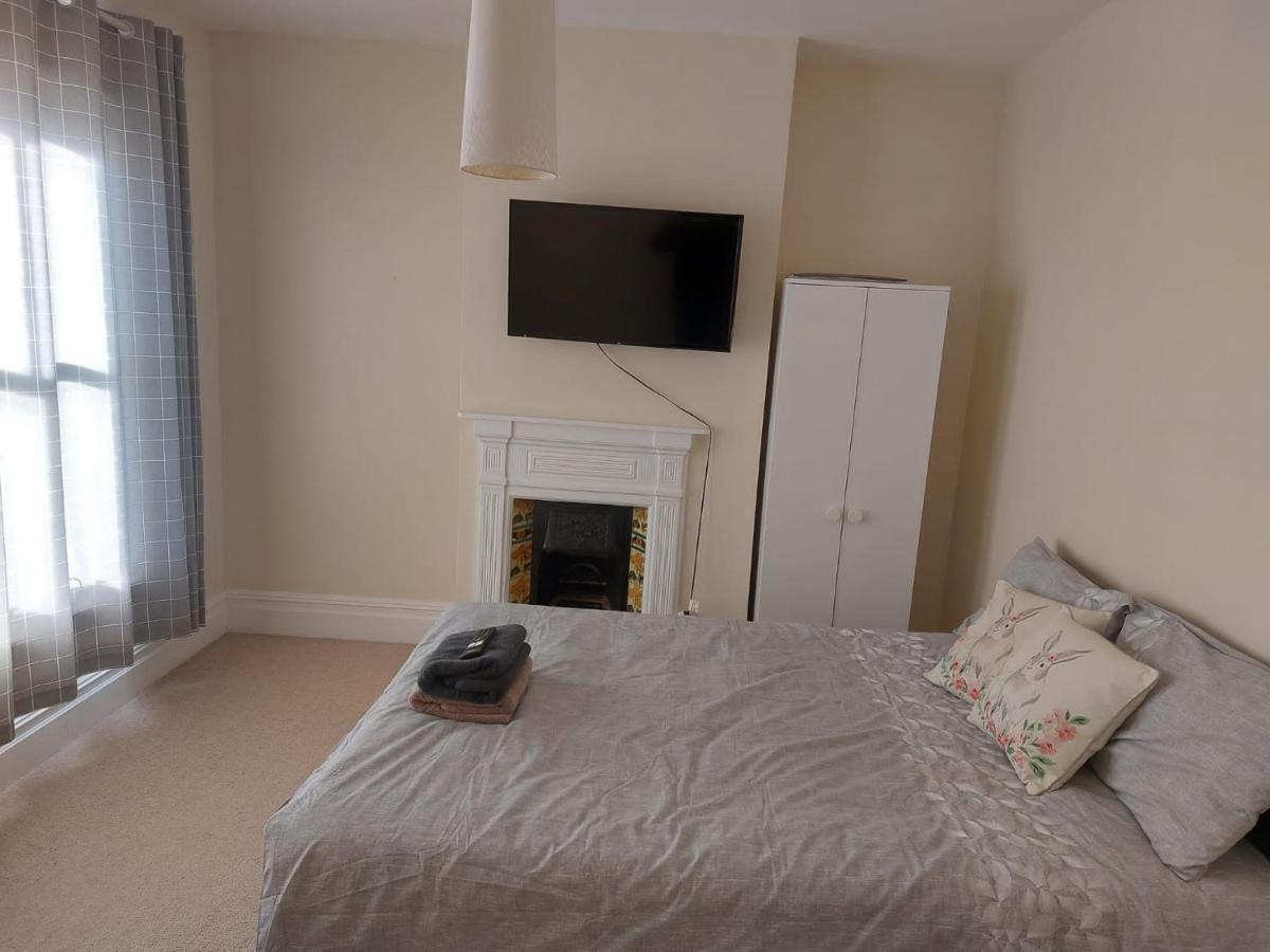 Rooms In A Victorian Comfortable 4-Bedroom House In Milton Keynes Rooms Not En-Suites Wolverton  Экстерьер фото