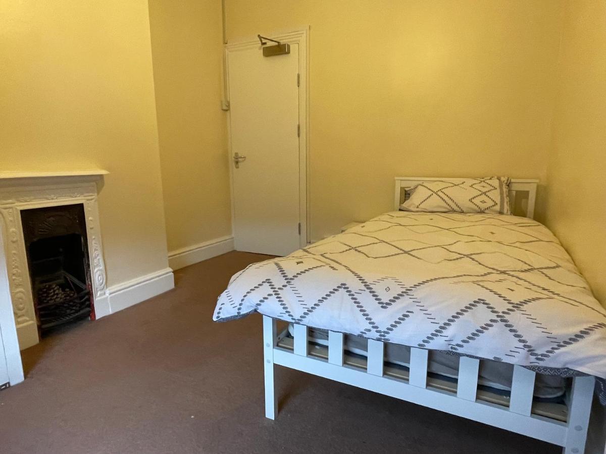 Rooms In A Victorian Comfortable 4-Bedroom House In Milton Keynes Rooms Not En-Suites Wolverton  Экстерьер фото