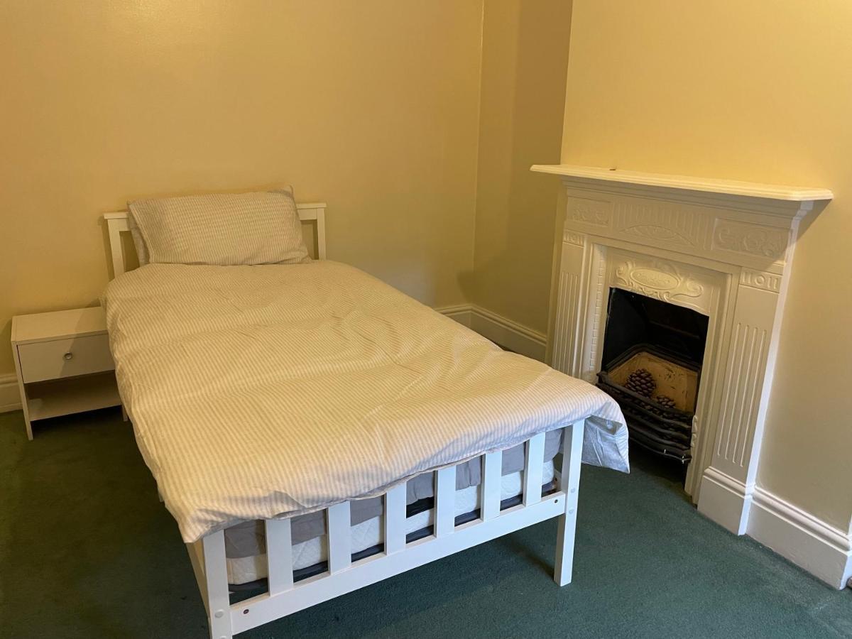 Rooms In A Victorian Comfortable 4-Bedroom House In Milton Keynes Rooms Not En-Suites Wolverton  Экстерьер фото